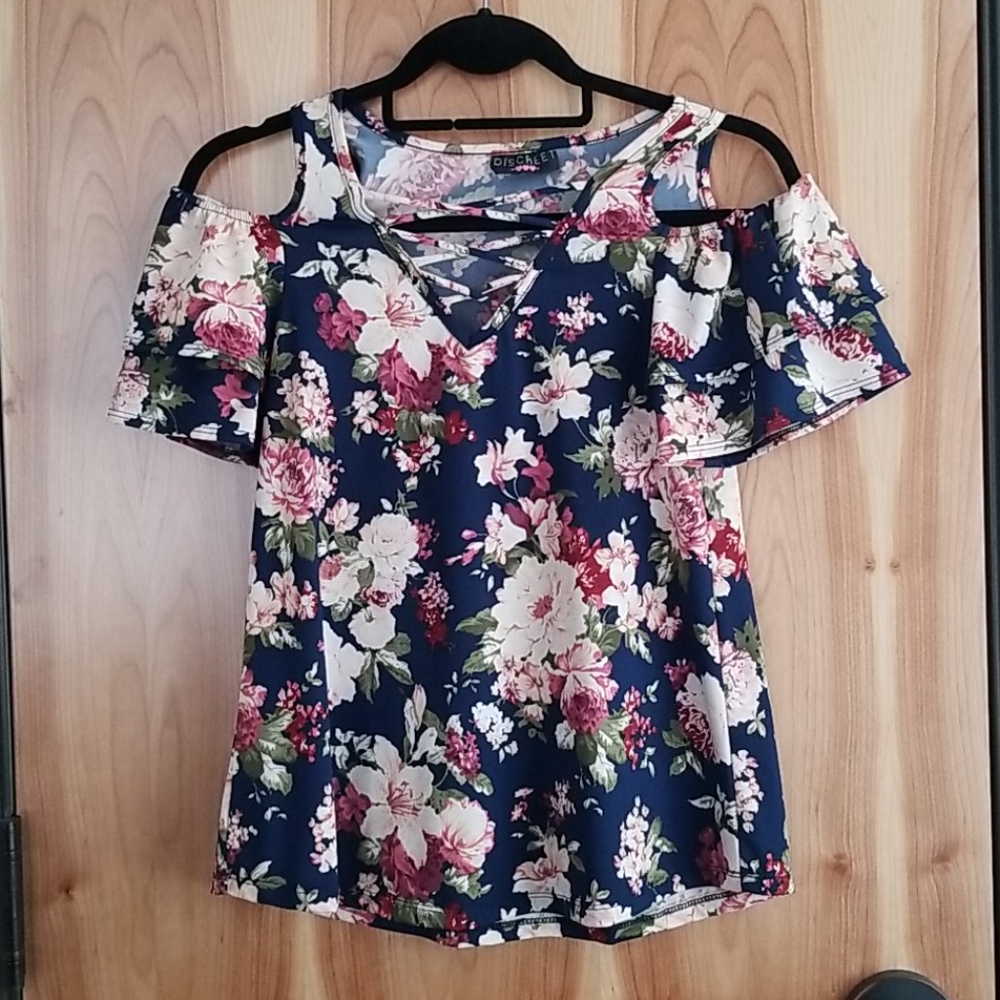 Discreet Women's Top